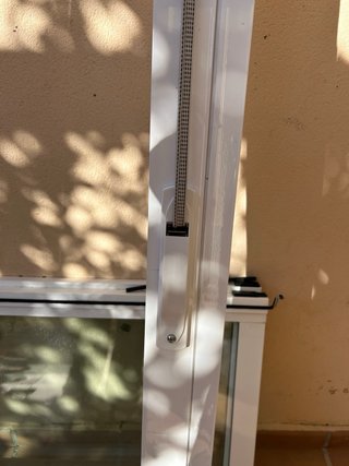 Puerta terraza aluminio blanco con persiana