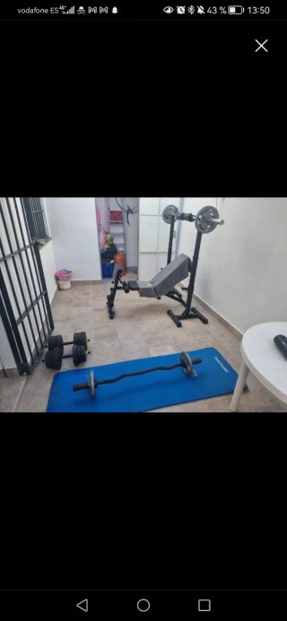 Banco y peso libre en casa. Gimnasio en casa.