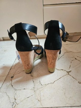 Sandalias cuña negras con ante