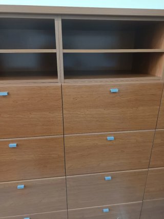 Mueble de almacenaje de madera caoba