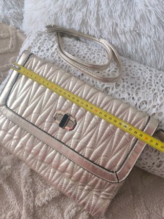Bolso Clutch Acolchado Dorado