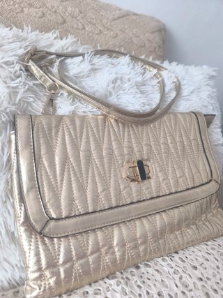 Bolso Clutch Acolchado Dorado