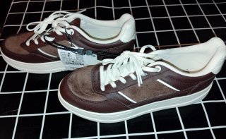 Zapatillas Marrones y Blancas