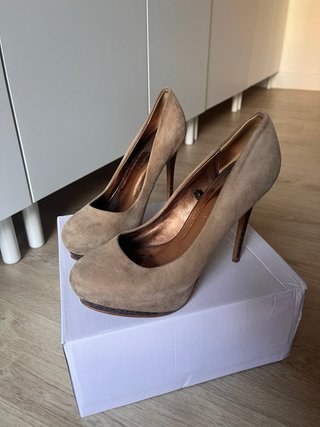 Zapatos de tacón beige talla 39