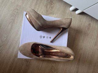 Zapatos de tacón beige talla 39