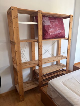 Estantería de madera