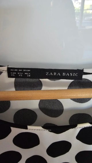 Blusa Zara lunares talla XS