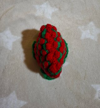 Cartera de fresas ganchillo hecho a mano