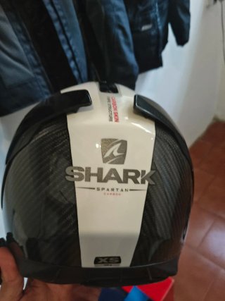 Casco de moto Shark negro y blanco 220 los dos