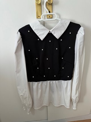 Camisa estilo jersey con perlas