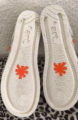 Sandalias cuña ART cuero beige y azules 38