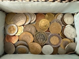 Lote de Monedas Extranjeras Variadas