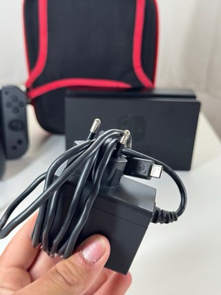 Nintendo Switch + Accesorios y Funda