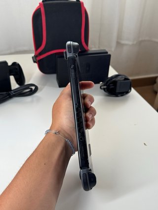 Nintendo Switch + Accesorios y Funda