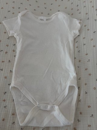 Body bebé Zara 6 meses manga corta