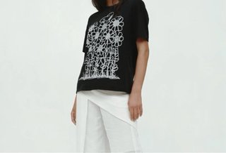 Camiseta Peanuts Zara Snoopy Flores Negra