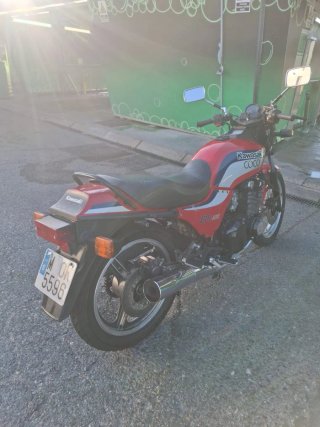 Kawasaki GPZ 400 Roja y Plata