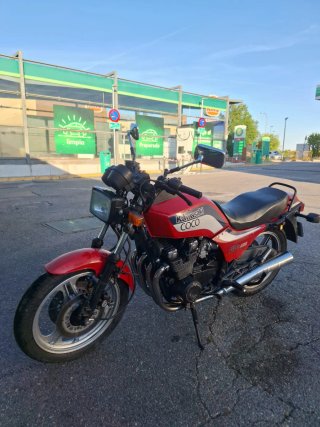Kawasaki GPZ 400 Roja y Plata