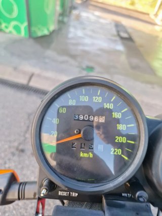 Kawasaki GPZ 400 Roja y Plata