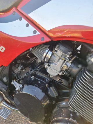 Kawasaki GPZ 400 Roja y Plata
