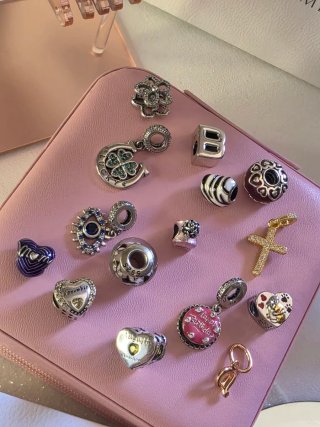 Charms platA