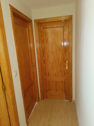 Puertas de pino barnizado para interior