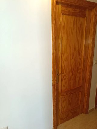 Puertas de pino barnizado para interior