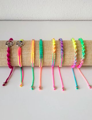Bracciale colorato regolabile