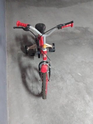 Bicicleta infantil roja 5 años Mickey Mouse