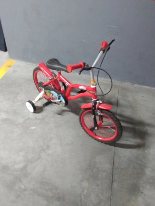 Bicicleta infantil roja 5 años Mickey Mouse