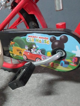 Bicicleta infantil roja 5 años Mickey Mouse