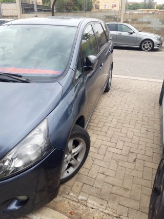 Mitsubishi Grandis 2007