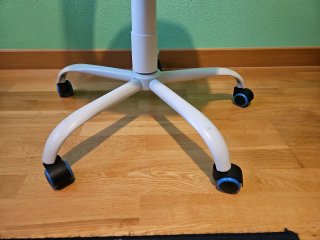 Silla de oficina azul y blanca