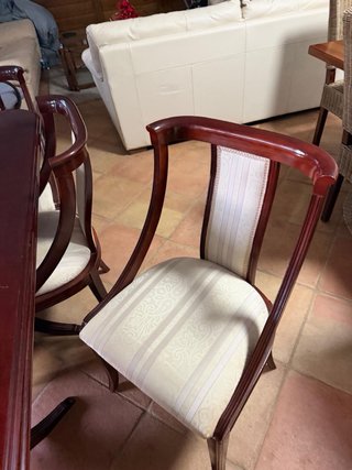 Conjunto Mesa , Sillas y mueble Caoba