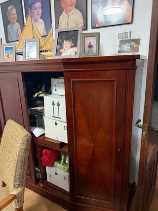Conjunto Mesa , Sillas y mueble Caoba