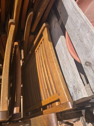 Conjunto de madera maciza de teca, mesa y sillones