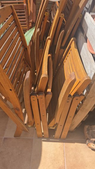 Conjunto de madera maciza de teca, mesa y sillones
