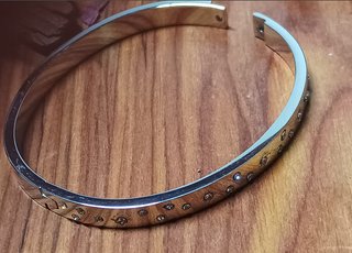 Pulsera Plateada con Piedras Brillantes