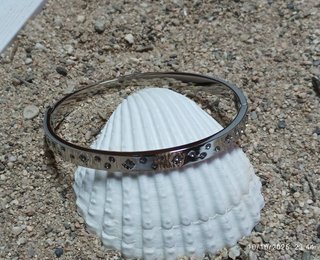 Pulsera Plateada con Piedras Brillantes