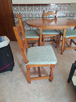 Mesa de comedor redonda y 4 sillas