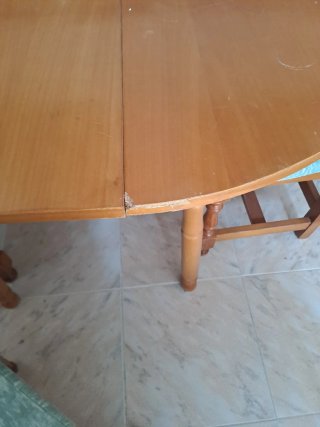 Mesa de comedor redonda y 4 sillas
