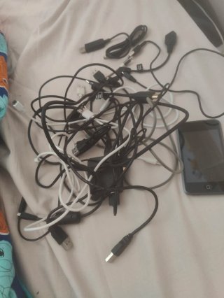 Cables Varios + iPod Touch Antiguo para piezas
