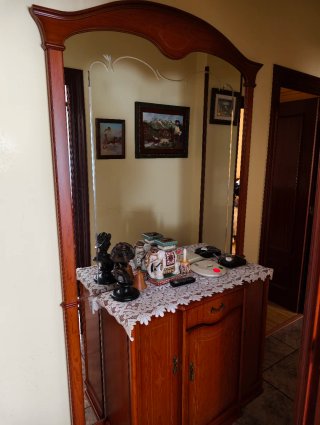 Mueble de entrada con espejo
