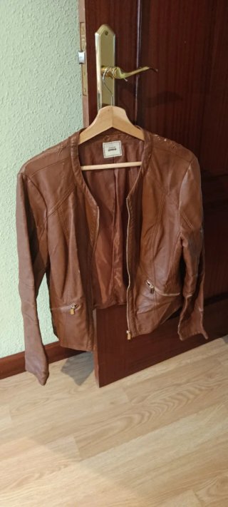 Cazadora de piel marrón