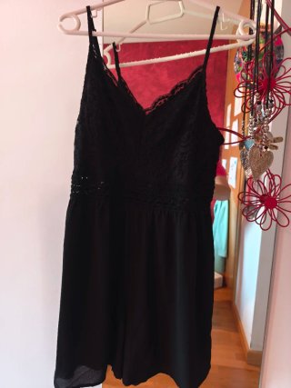 Lote Vestido negro mariposas talla S y mono negro