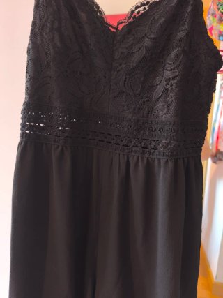 Lote Vestido negro mariposas talla S y mono negro