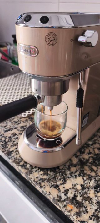 Cafetera DeLonghi Dedica Arte Beige