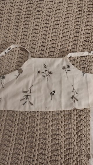 Top crop blanco bordado floral