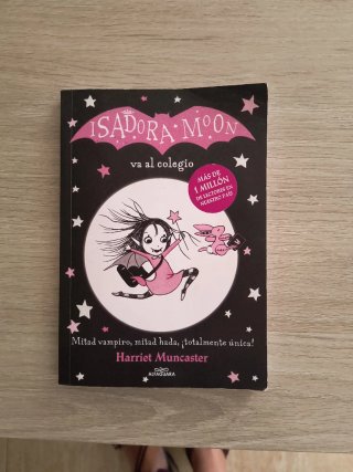 Libro Isadora Moon va al colegio