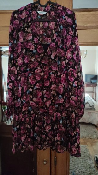 Vestido Stradivarius floral talla L